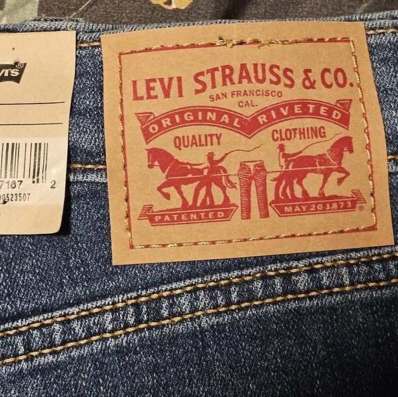 Levi's Original High-Rise Raw Hem Jean Shorts - Picture 7 of 9